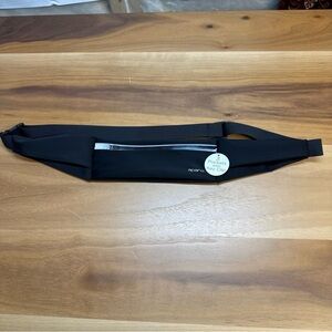 NWOT Apana Luxe Streamline Running Belt Personal Storage Black 3 Pockets